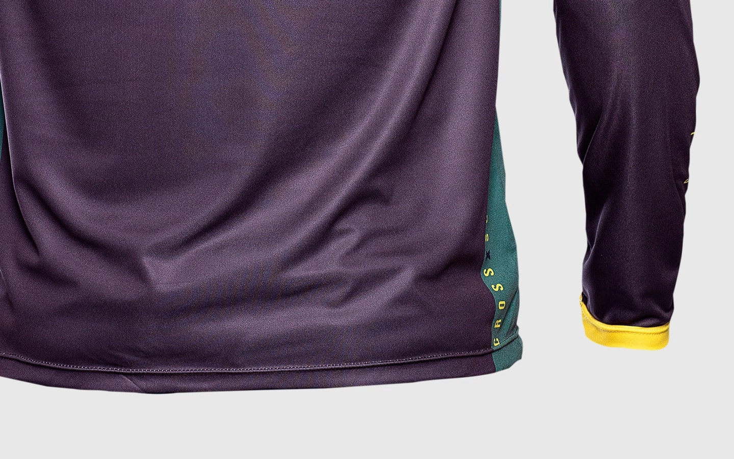 Detalhe da parte traseira estendida Camiseta Vust Exo Hexagon