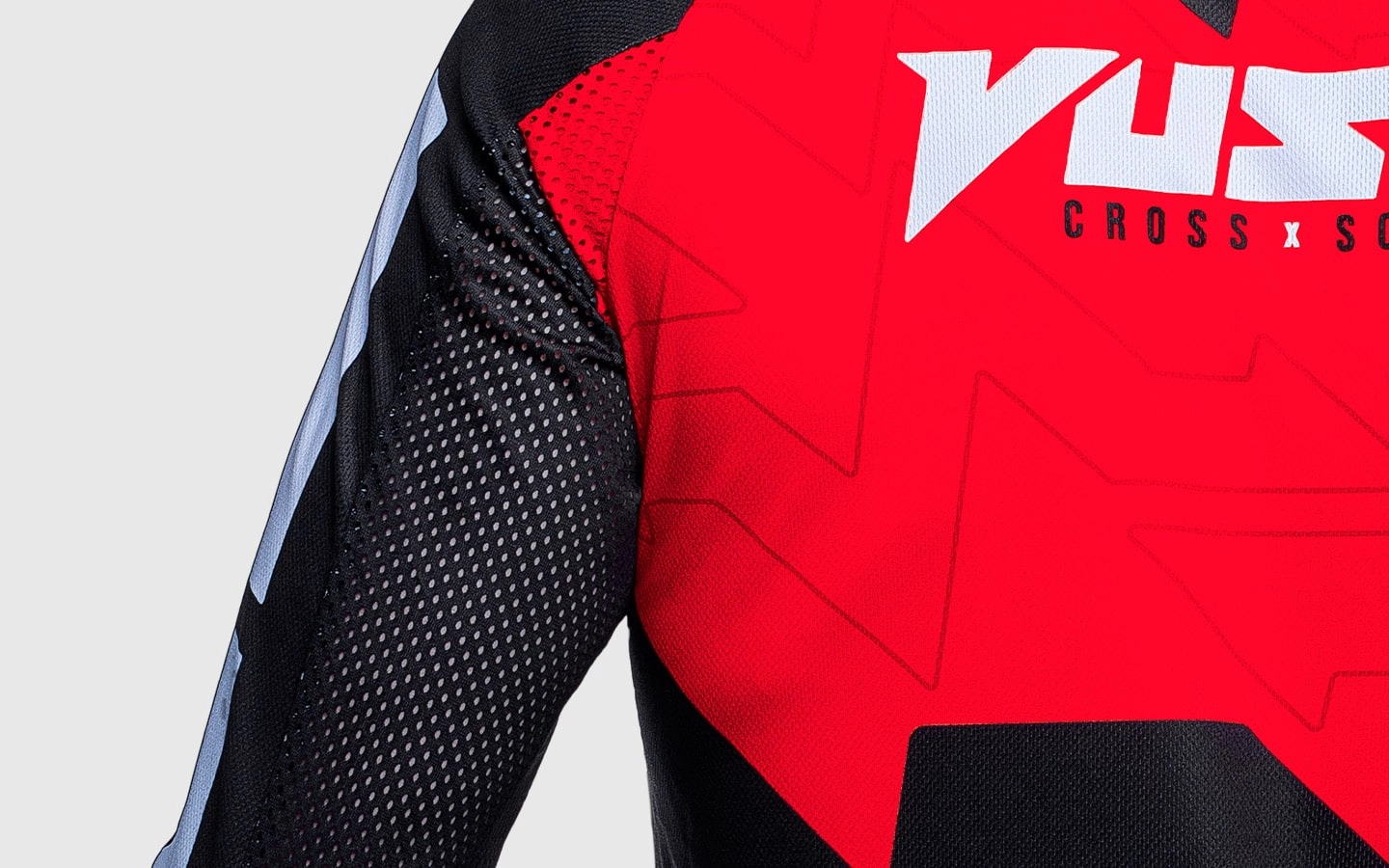 Ventilação nas mangas Detalhe das microaberturas nos braços da Camiseta Vust Exo Rock