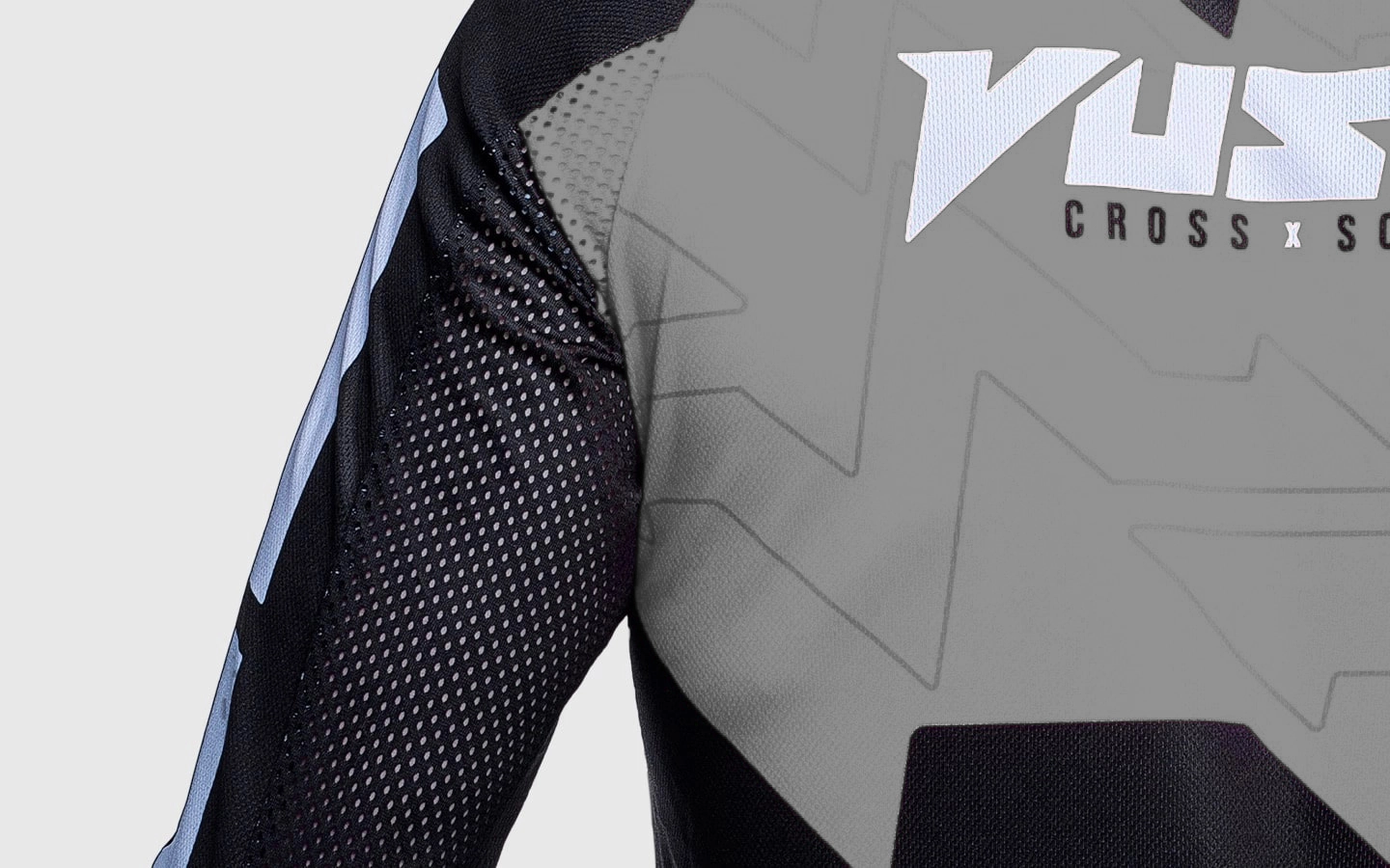 Ventilação nas mangas Detalhe das microaberturas nos braços da Camiseta Vust Exo Rock